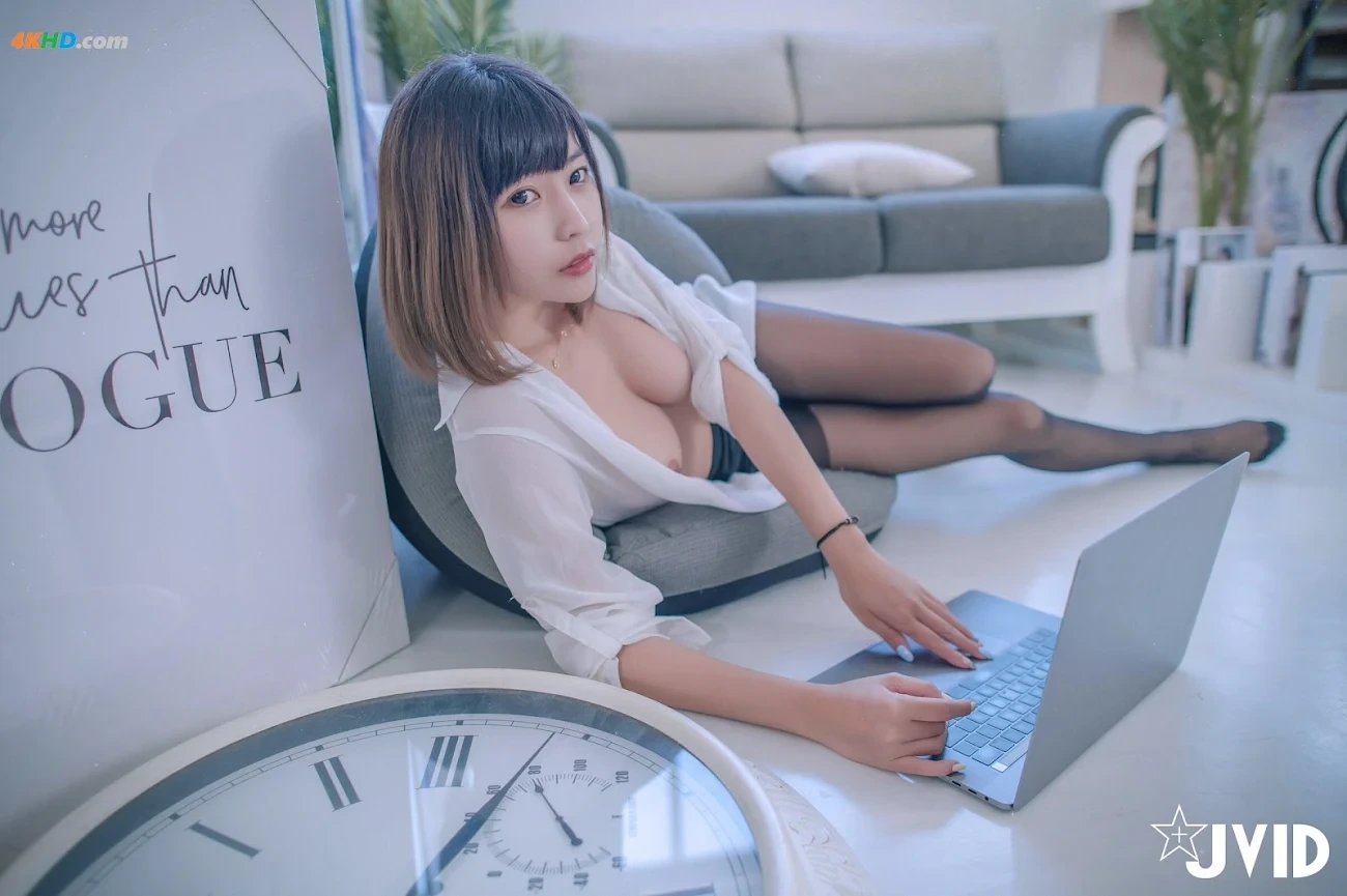 [JVID] GuoBaoBao - MianShiYuDaoBianTaiGongSiGuoBaoBao — photo 39
