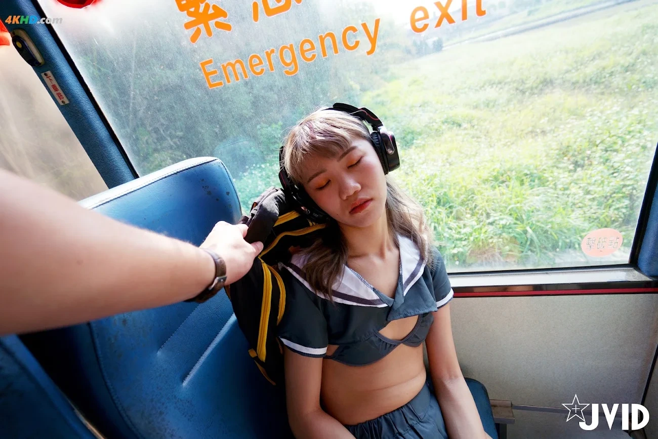 [JVID] YiFuDie - ZhenShi-GongCheShangChuNuSangShiHuiYiLu — photo 11