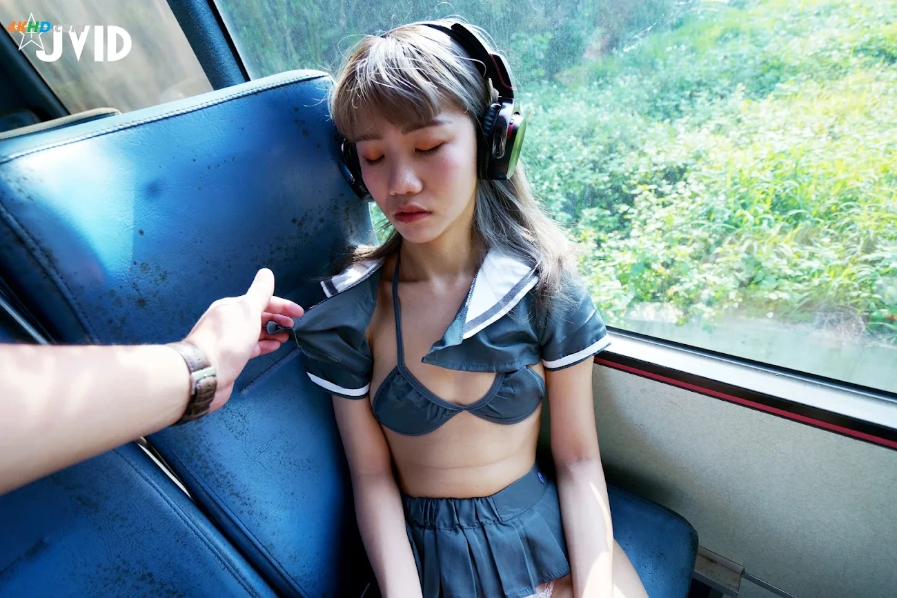 [JVID] YiFuDie - ZhenShi-GongCheShangChuNuSangShiHuiYiLu — photo 15