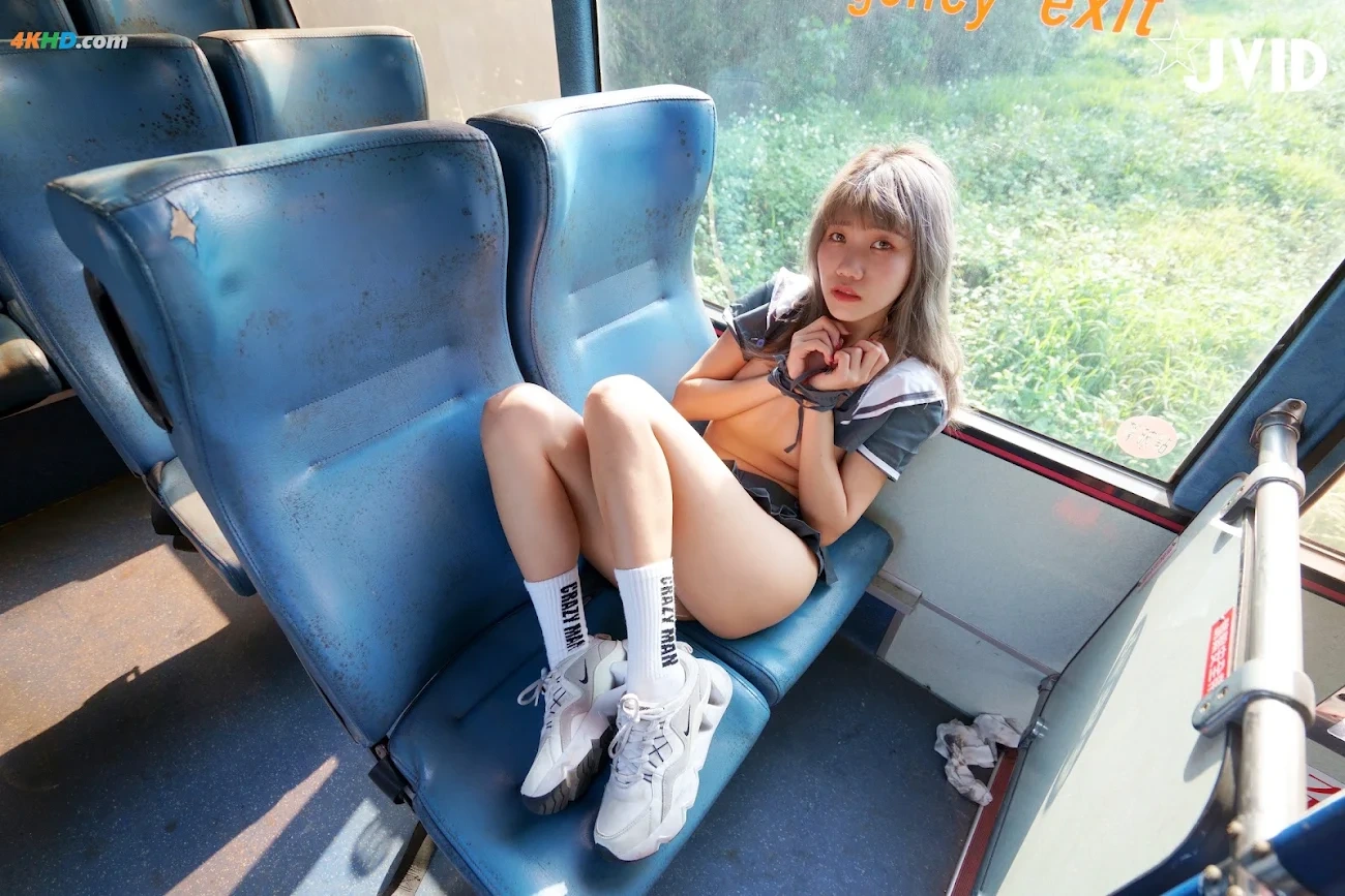[JVID] YiFuDie - ZhenShi-GongCheShangChuNuSangShiHuiYiLu — photo 59