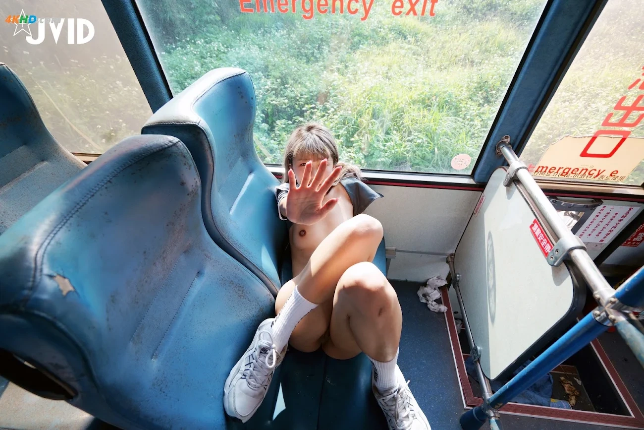 [JVID] YiFuDie - ZhenShi-GongCheShangChuNuSangShiHuiYiLu — photo 76