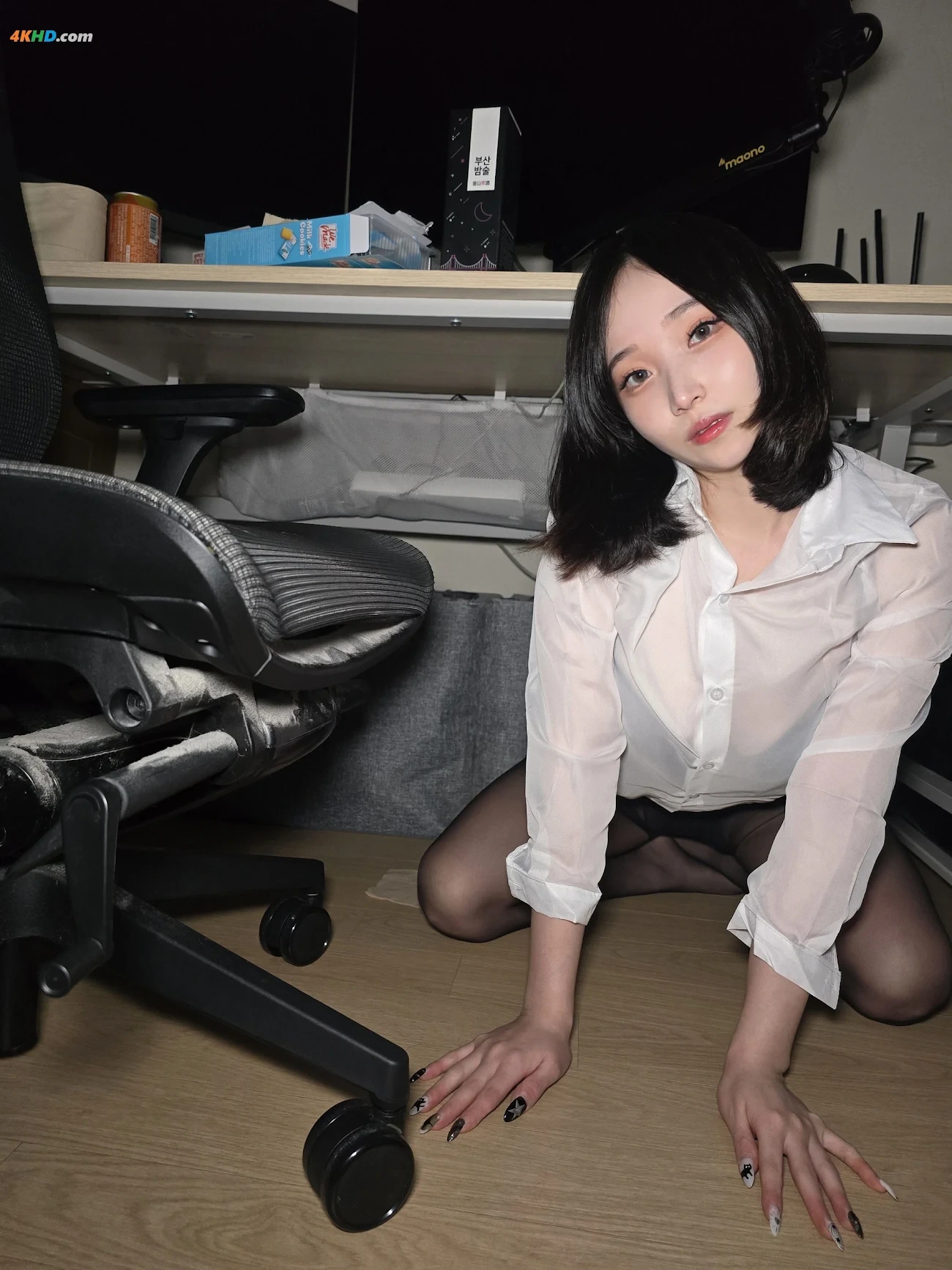 BambiBamBi Secretary under the desk — photo 11