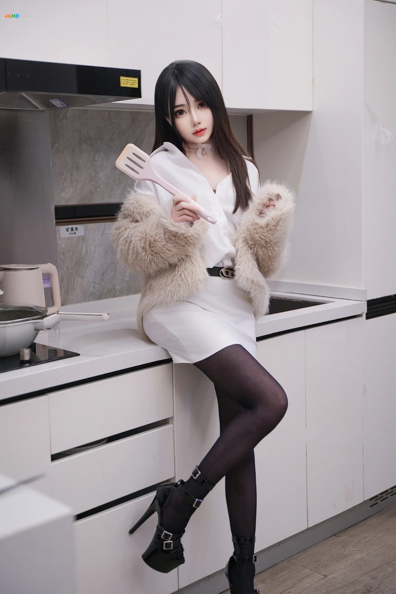 Lin Yue Yue (LinYueYue) - ChuFangLiaoLiWeiShangJiaWuMaLiuChu — photo 80