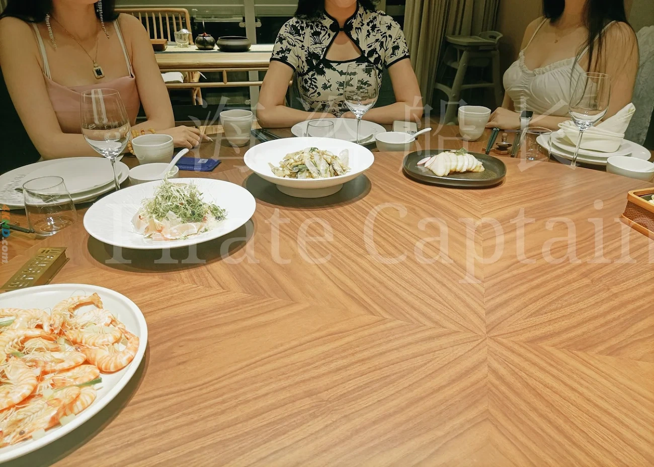 [OtherXXX] [SheYingShi] HaiDaoChuanZhang ZhongJinQuanBaoDuoWeiJiuTouShenJiPinNuShenDaHongPa — photo 11