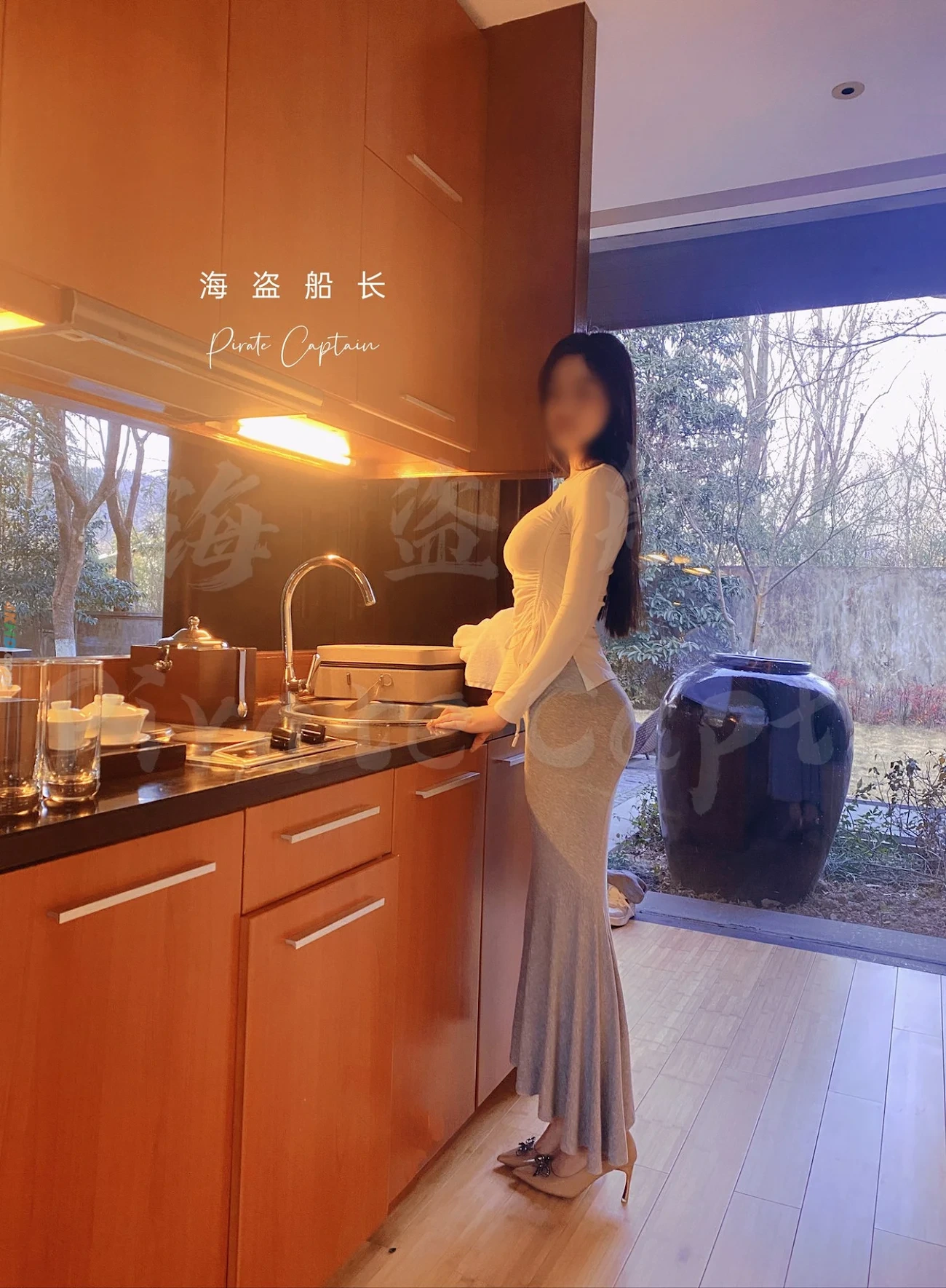 [OtherXXX] [SheYingShi] HaiDaoChuanZhang ZhongJinQuanBaoDuoWeiJiuTouShenJiPinNuShenDaHongPa — photo 157
