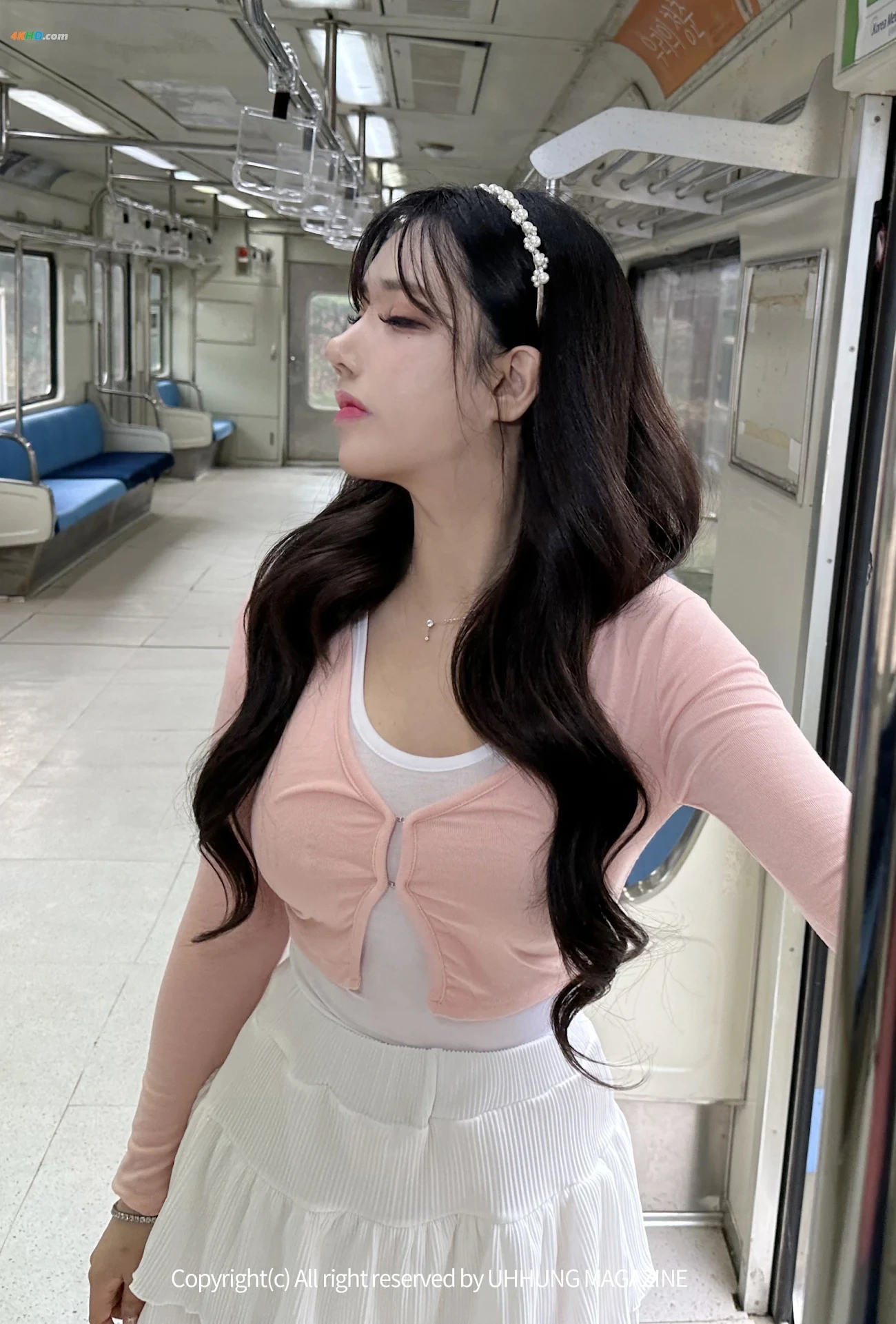 [UHHUNG MAGAZINE] Hani (HaNi) - The Girlfriend on The Subway — photo 2