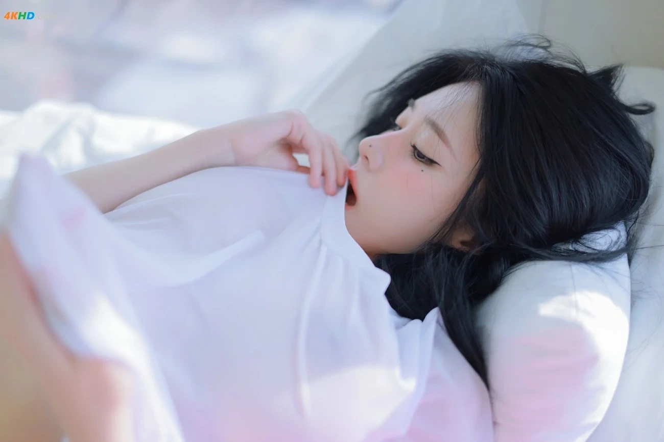 Yeonwoo - Naked — photo 19