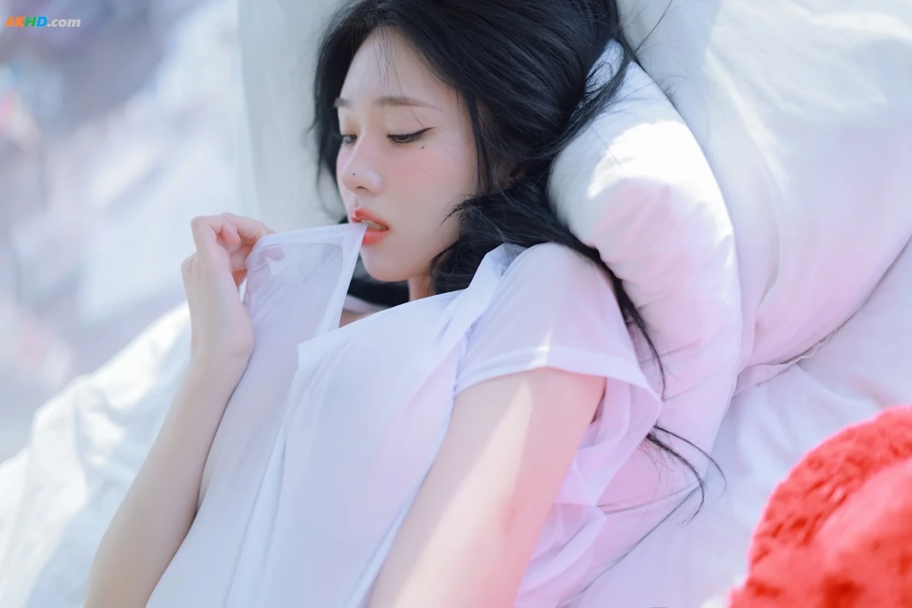 Yeonwoo - Naked — photo 21