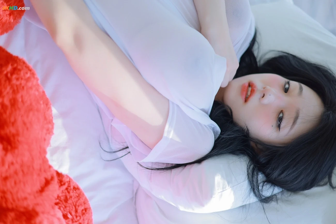Yeonwoo - Naked — photo 22