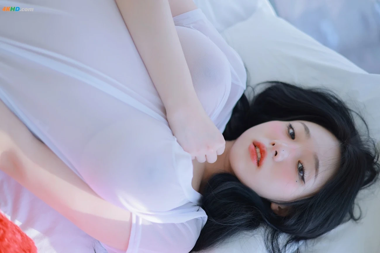 Yeonwoo - Naked — photo 23