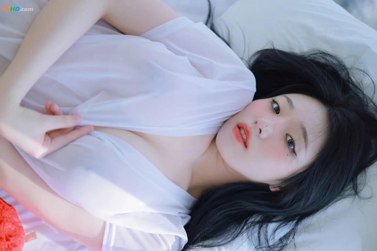 Yeonwoo - Naked — photo 24