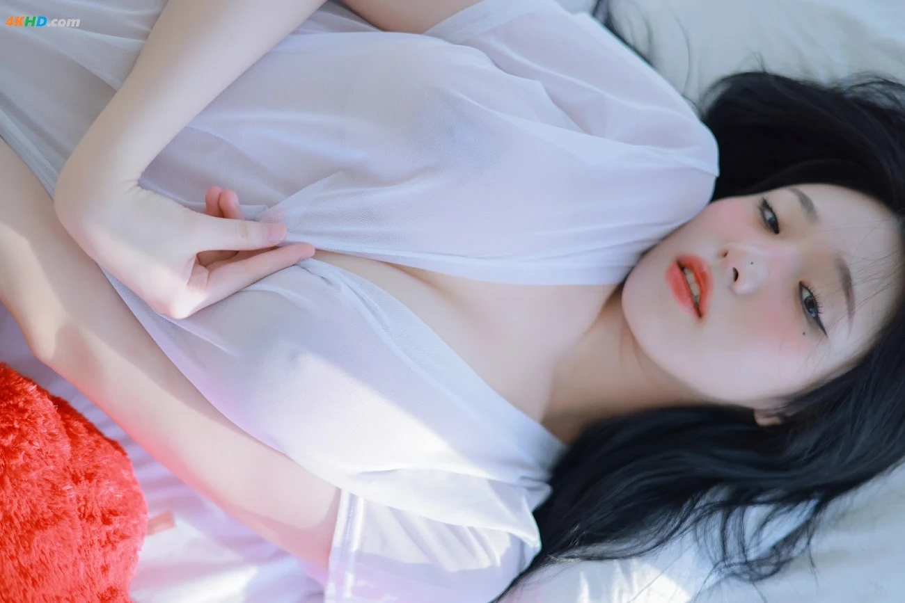 Yeonwoo - Naked — photo 25