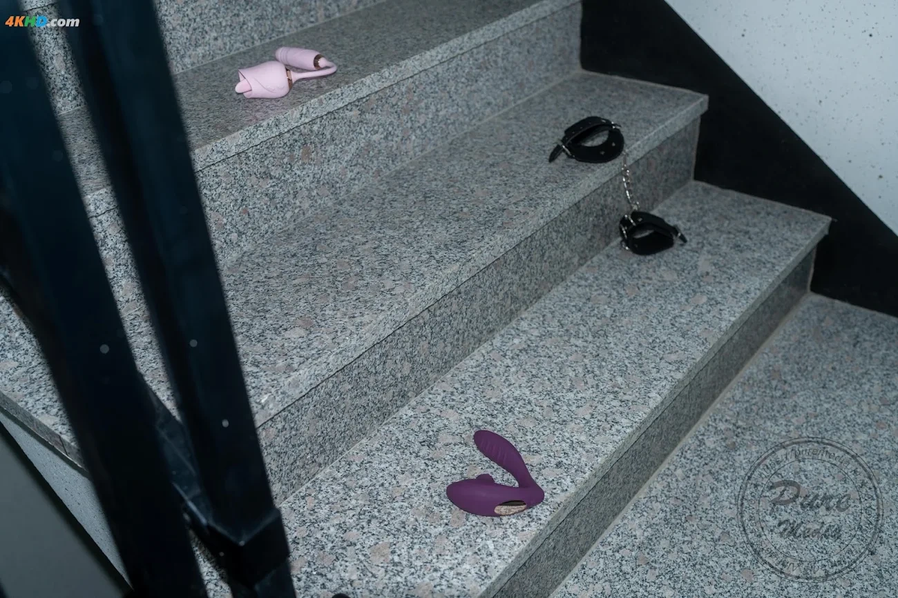 Pure Media Vol.265 - part 01 Yeha (YeHa) Hungry bitch in the stairwell — photo 8