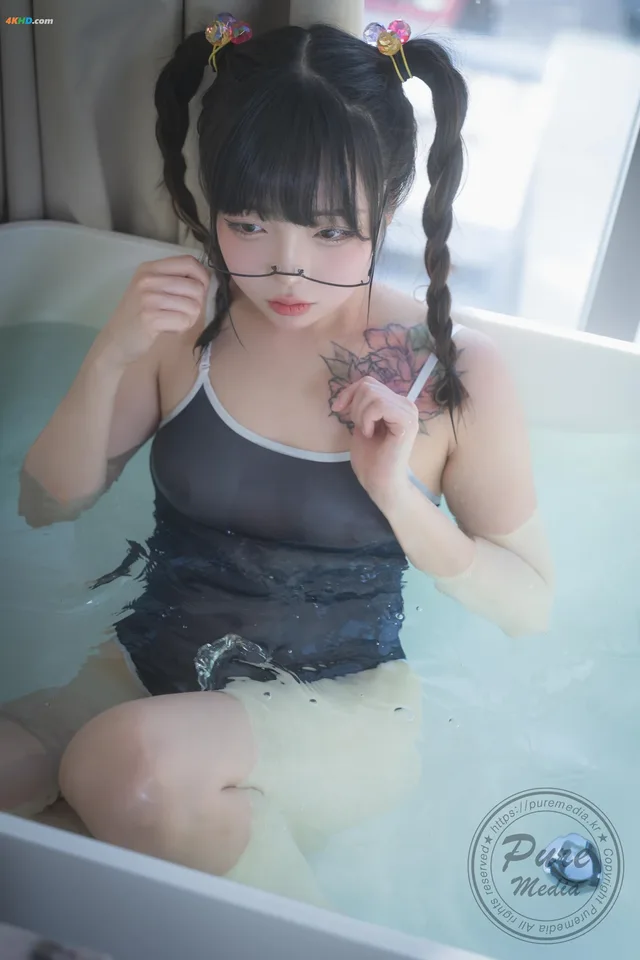 Pure Media Vol.262 - part 02 Jelly (JelLi) - is watching ero animation