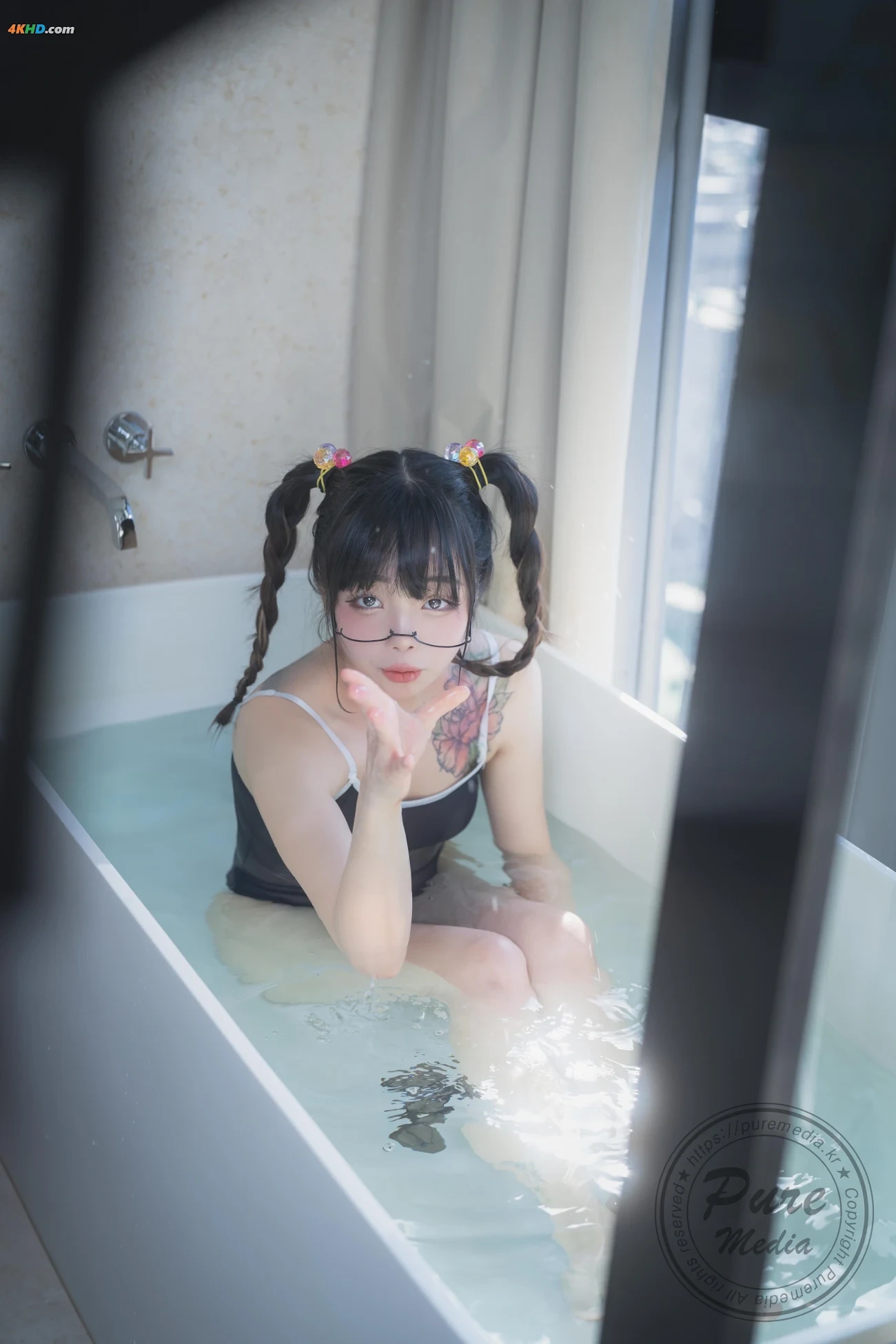 Pure Media Vol.262 - part 02 Jelly (JelLi) - is watching ero animation — photo 3