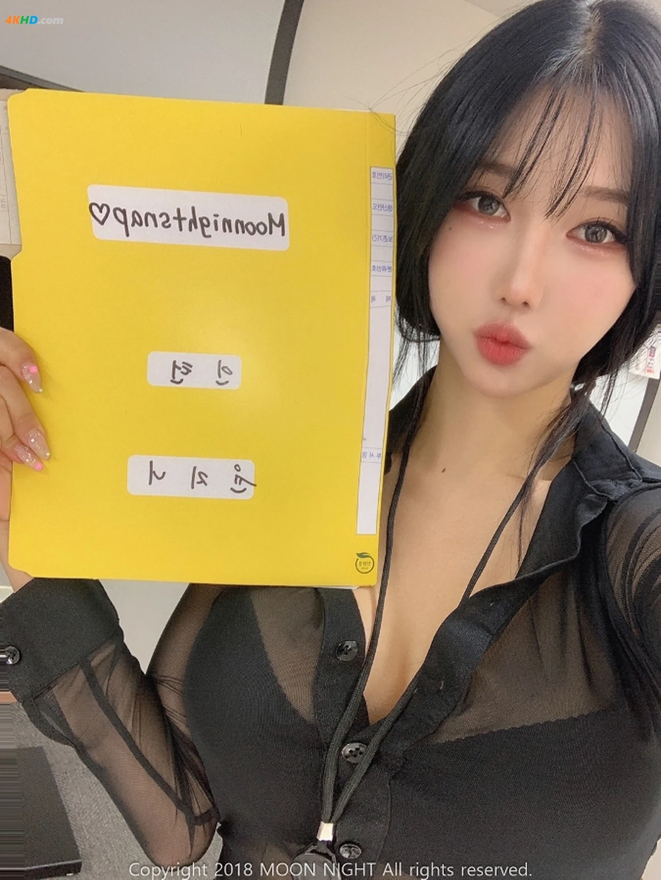 Moon Night Snap - Yunjin - In the office — photo 3