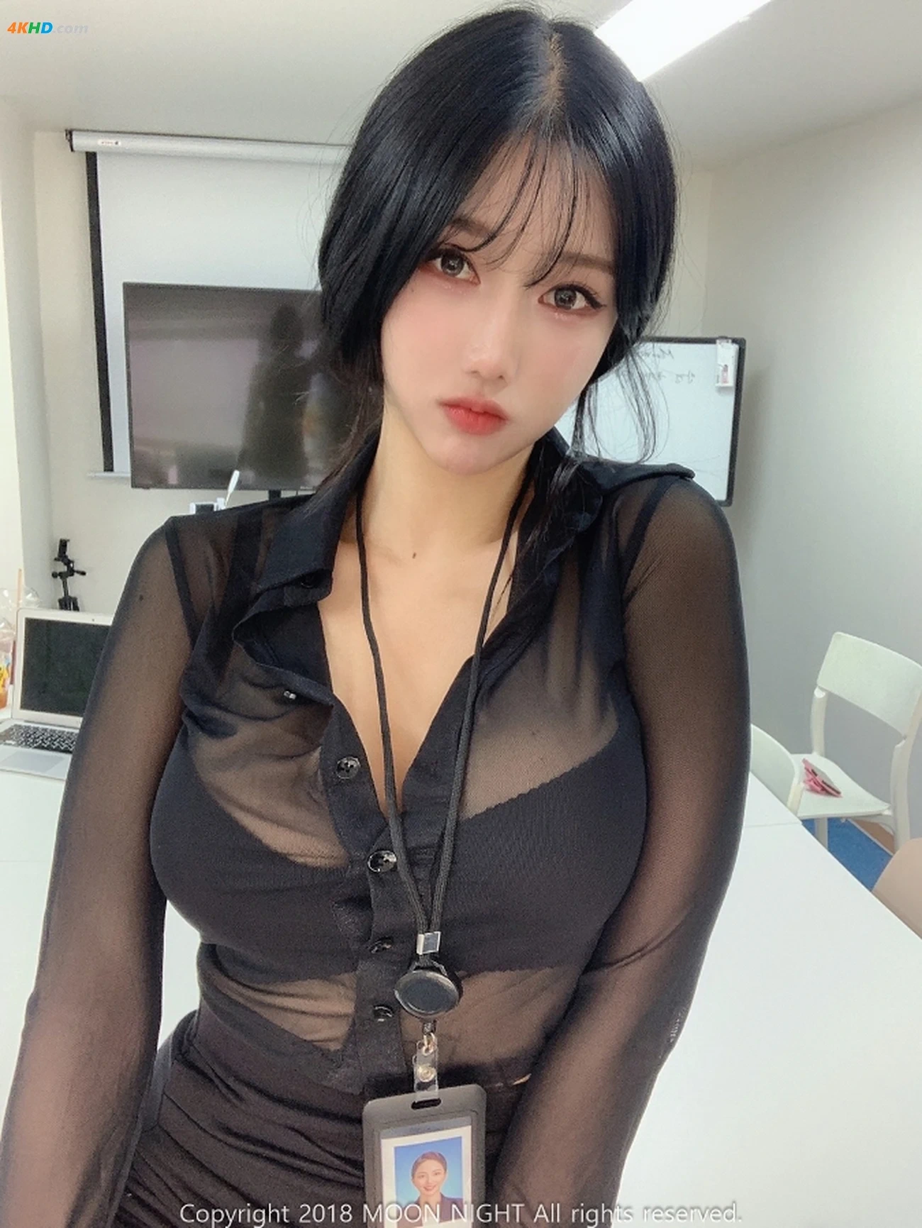 Moon Night Snap - Yunjin - In the office — photo 5