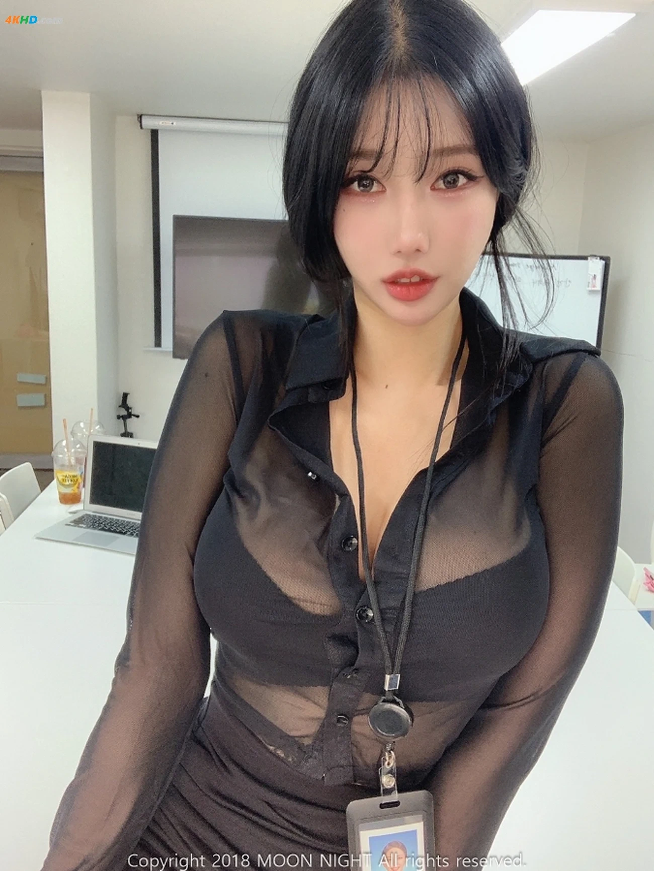 Moon Night Snap - Yunjin - In the office — photo 6