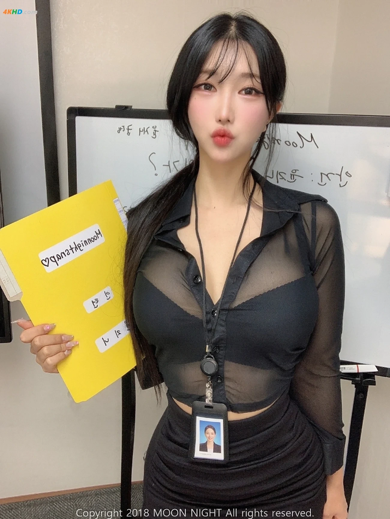 Moon Night Snap - Yunjin - In the office — photo 13