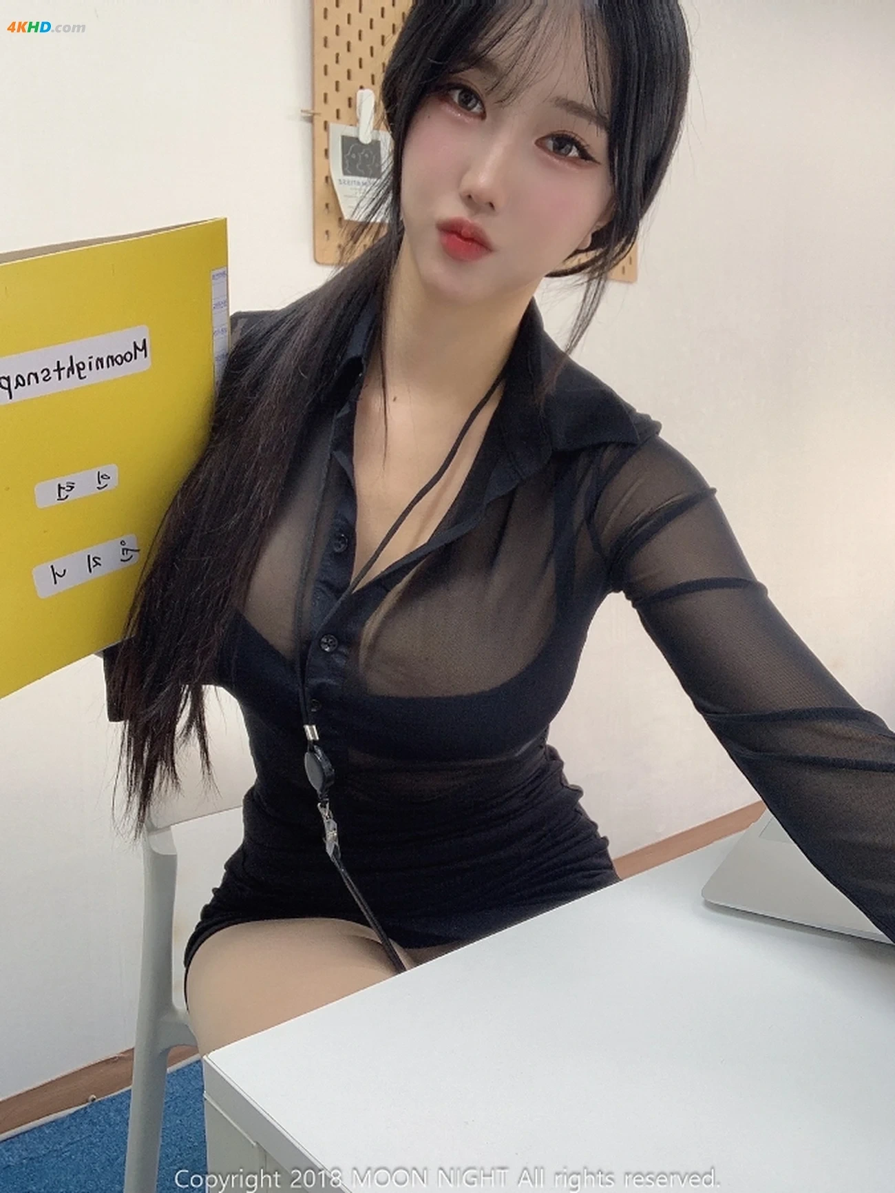 Moon Night Snap - Yunjin - In the office — photo 18