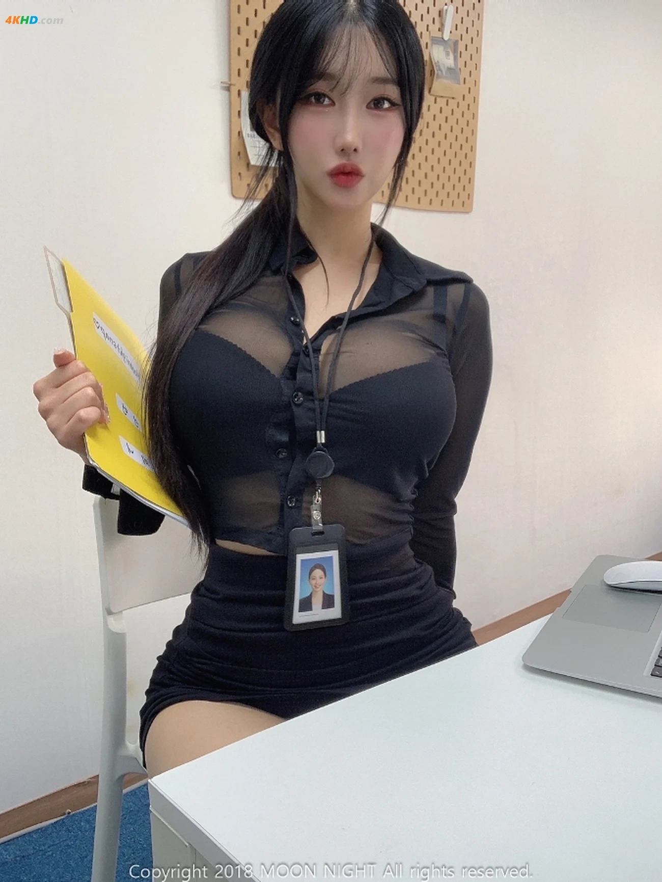 Moon Night Snap - Yunjin - In the office — photo 19
