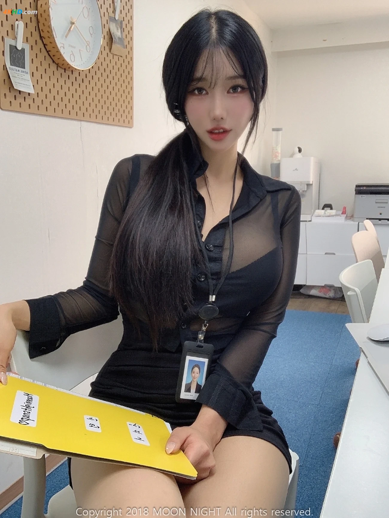 Moon Night Snap - Yunjin - In the office — photo 21