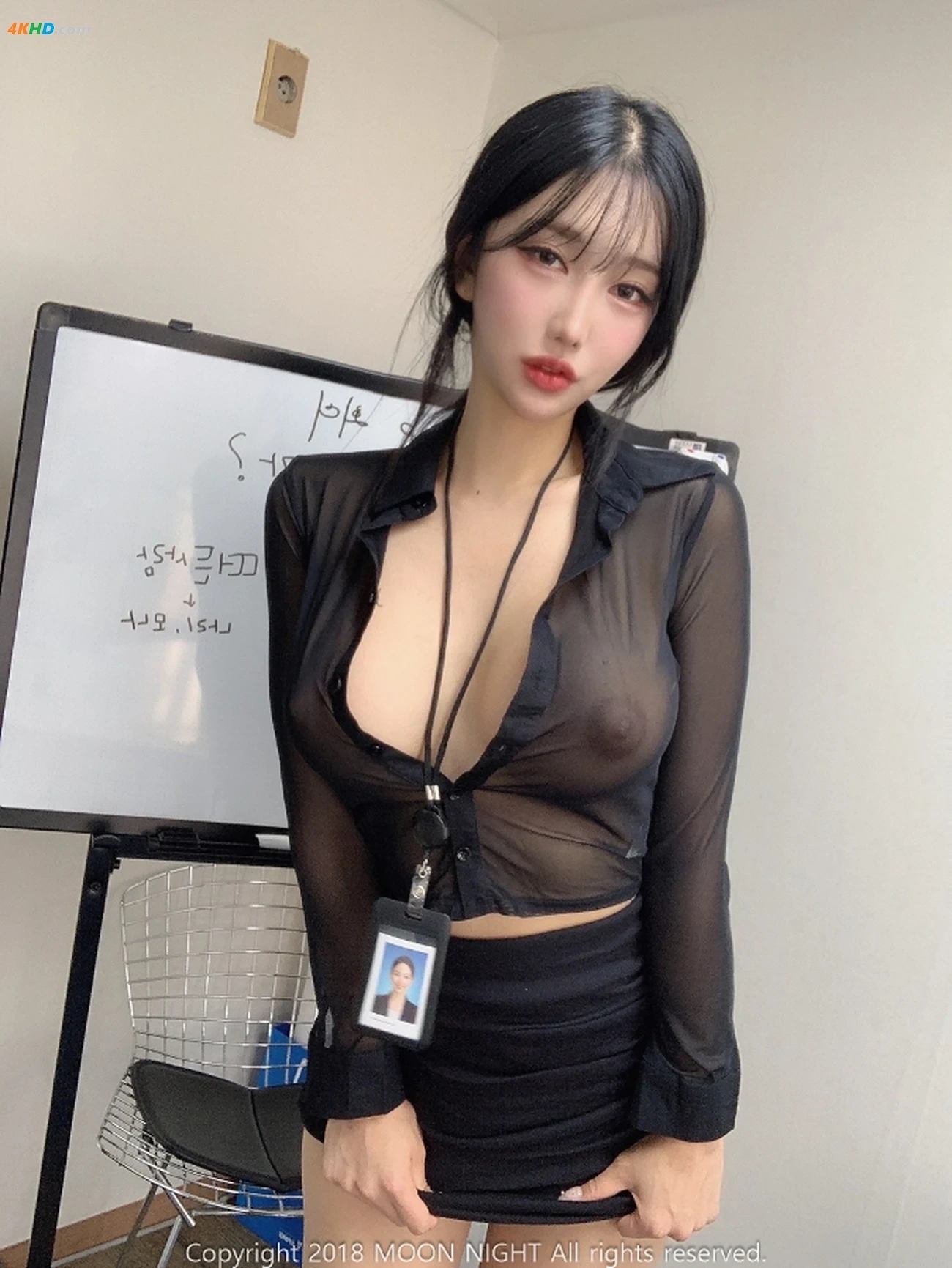Moon Night Snap - Yunjin - In the office — photo 25