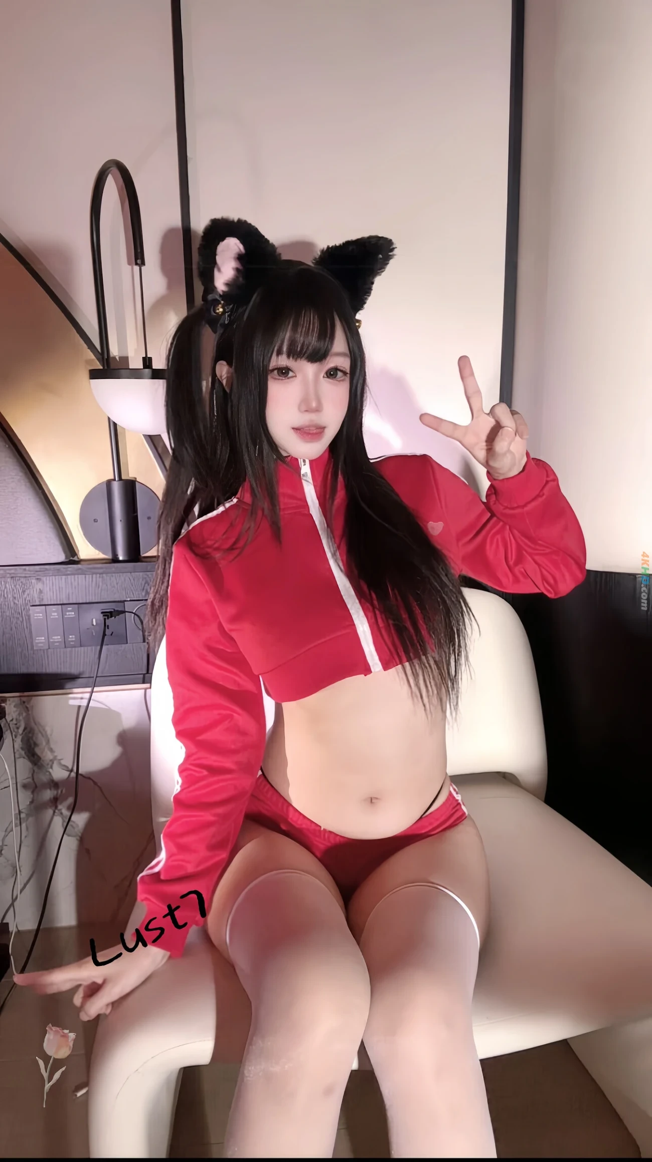 QiQiYaoGuaiO HongSeTiCaoFu — photo 4