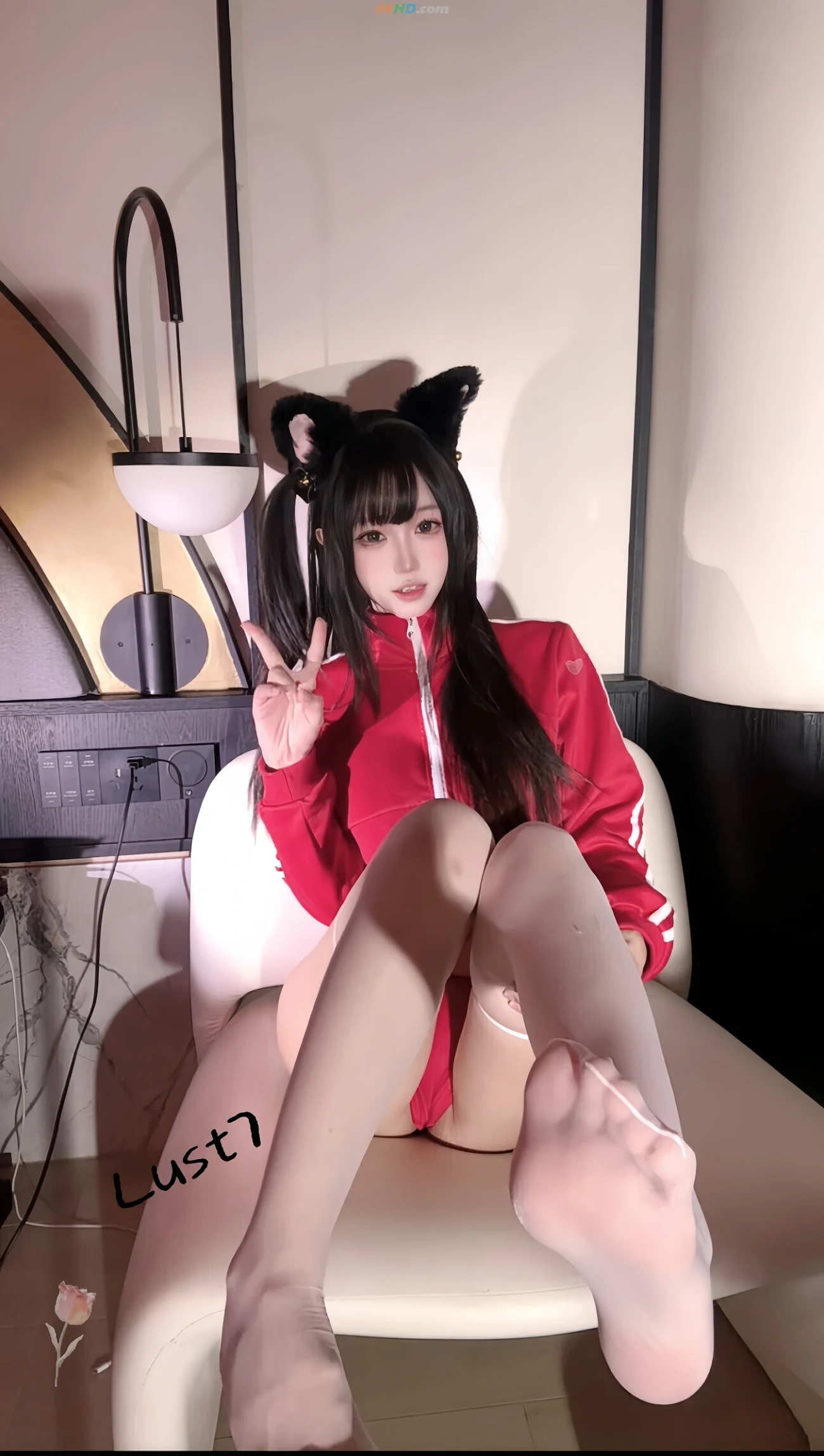 QiQiYaoGuaiO HongSeTiCaoFu — photo 19