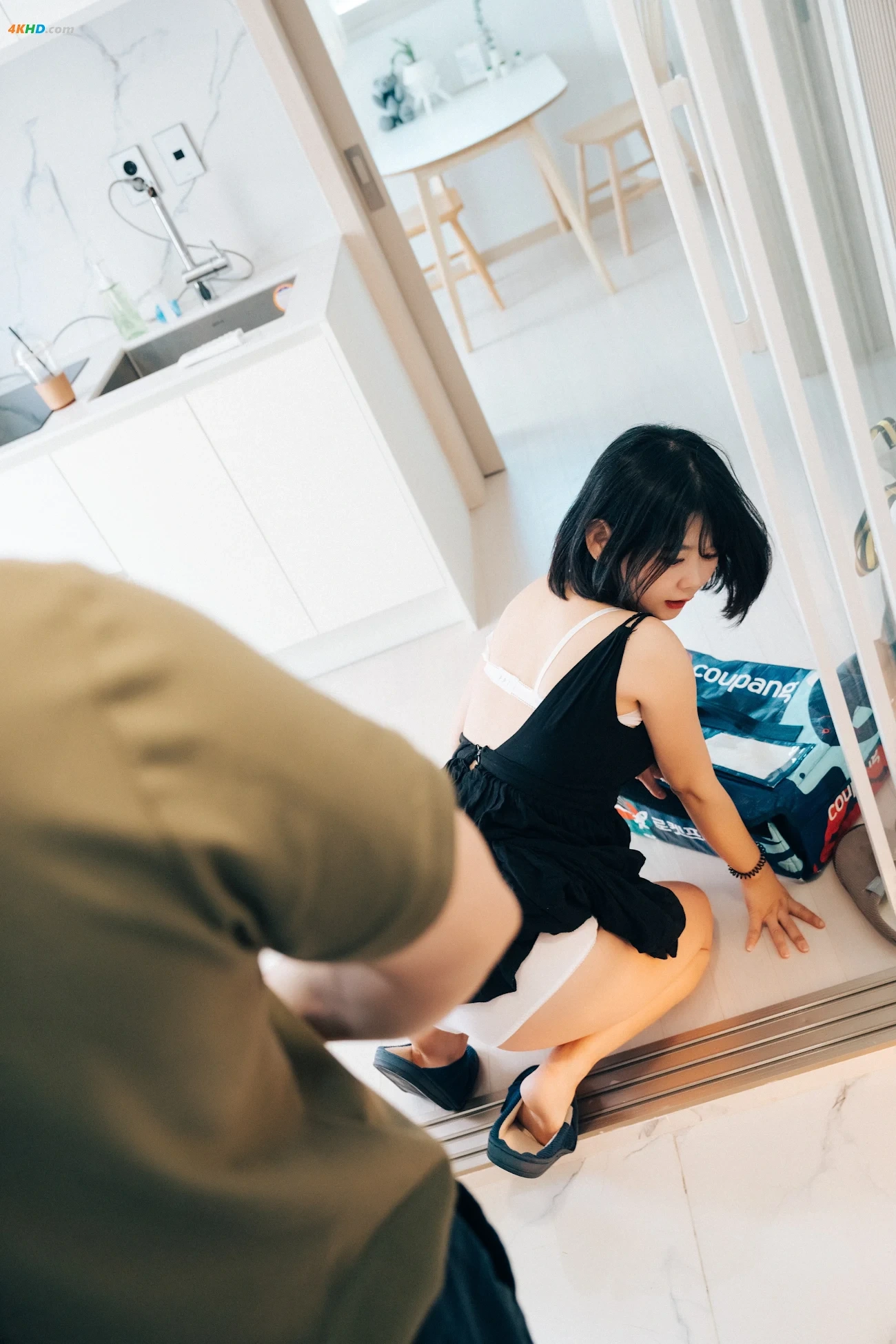 [Loozy] Zia (JiA) - With Delivery Man — photo 24
