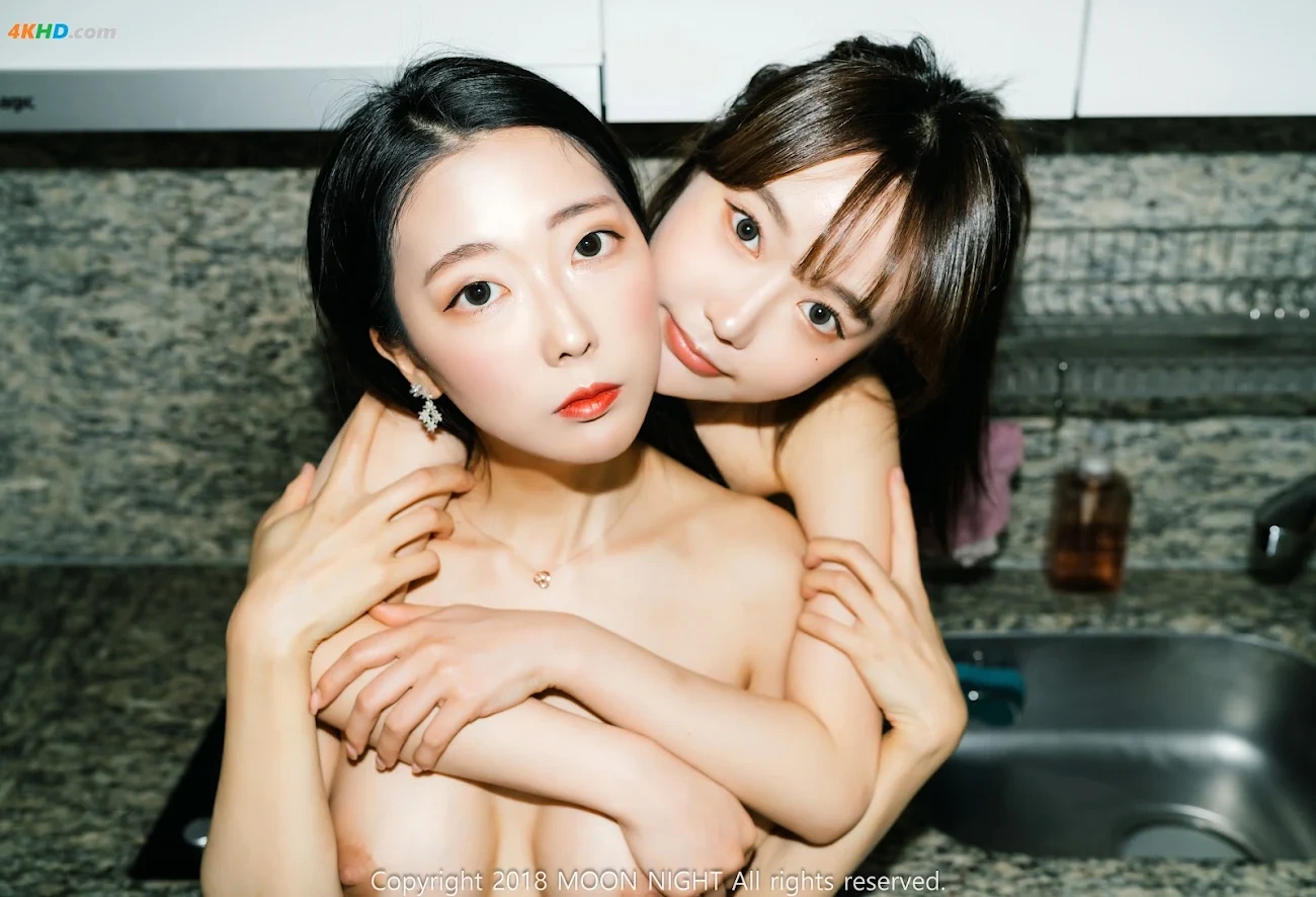 Moon Night Snap - Jucy (JyuSi) x Mona (MoNa) 'Loveholic vol 2' Twin Digital photobook (ver.s+) — photo 69