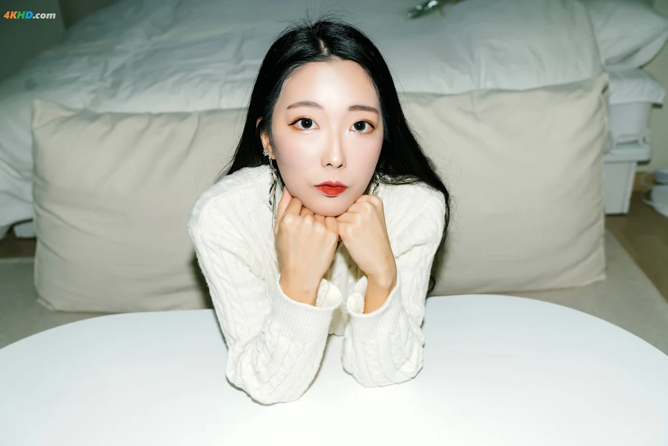 Moon Night Snap - Mona (MoNa) - in the room — photo 12