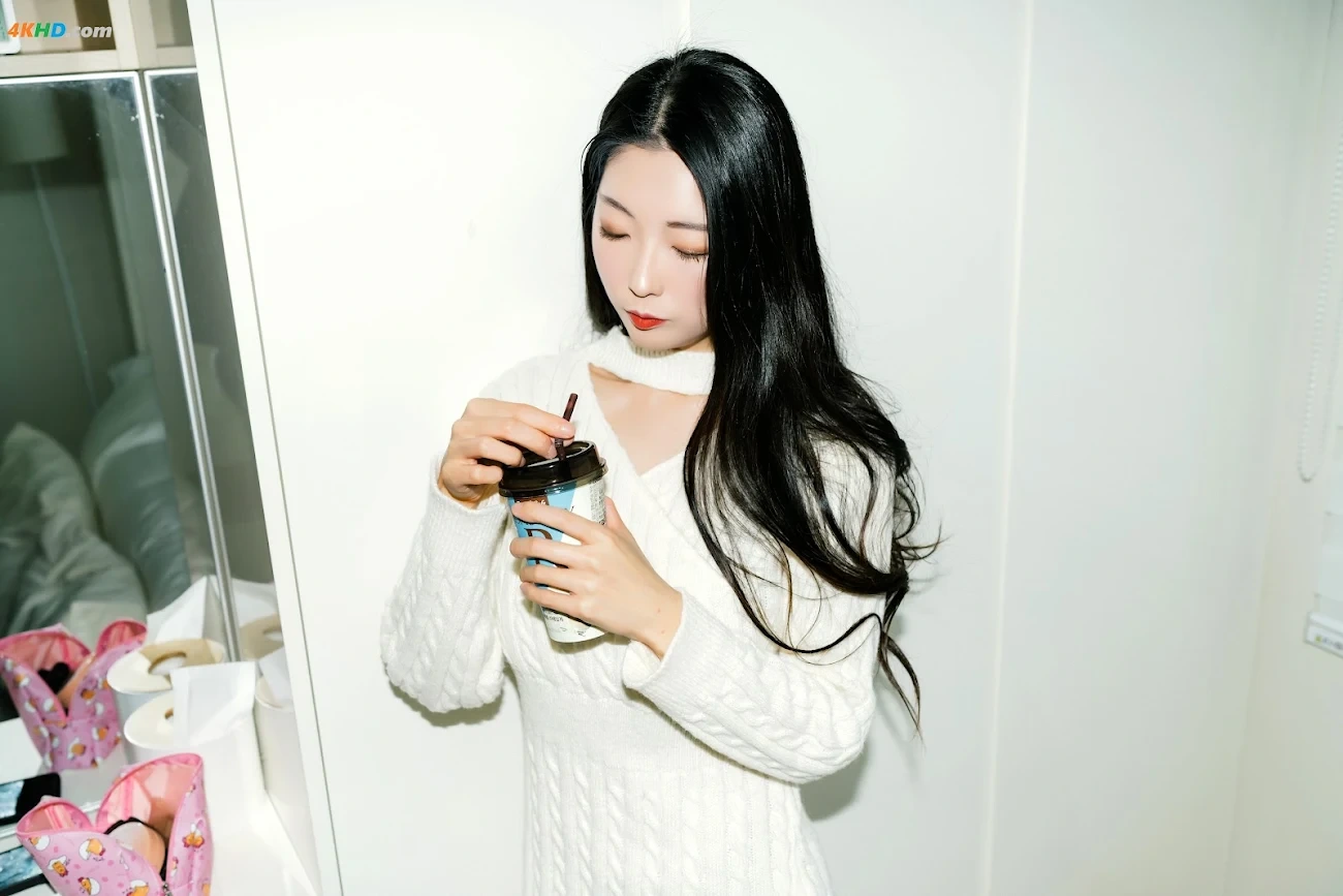 Moon Night Snap - Mona (MoNa) - in the room — photo 15