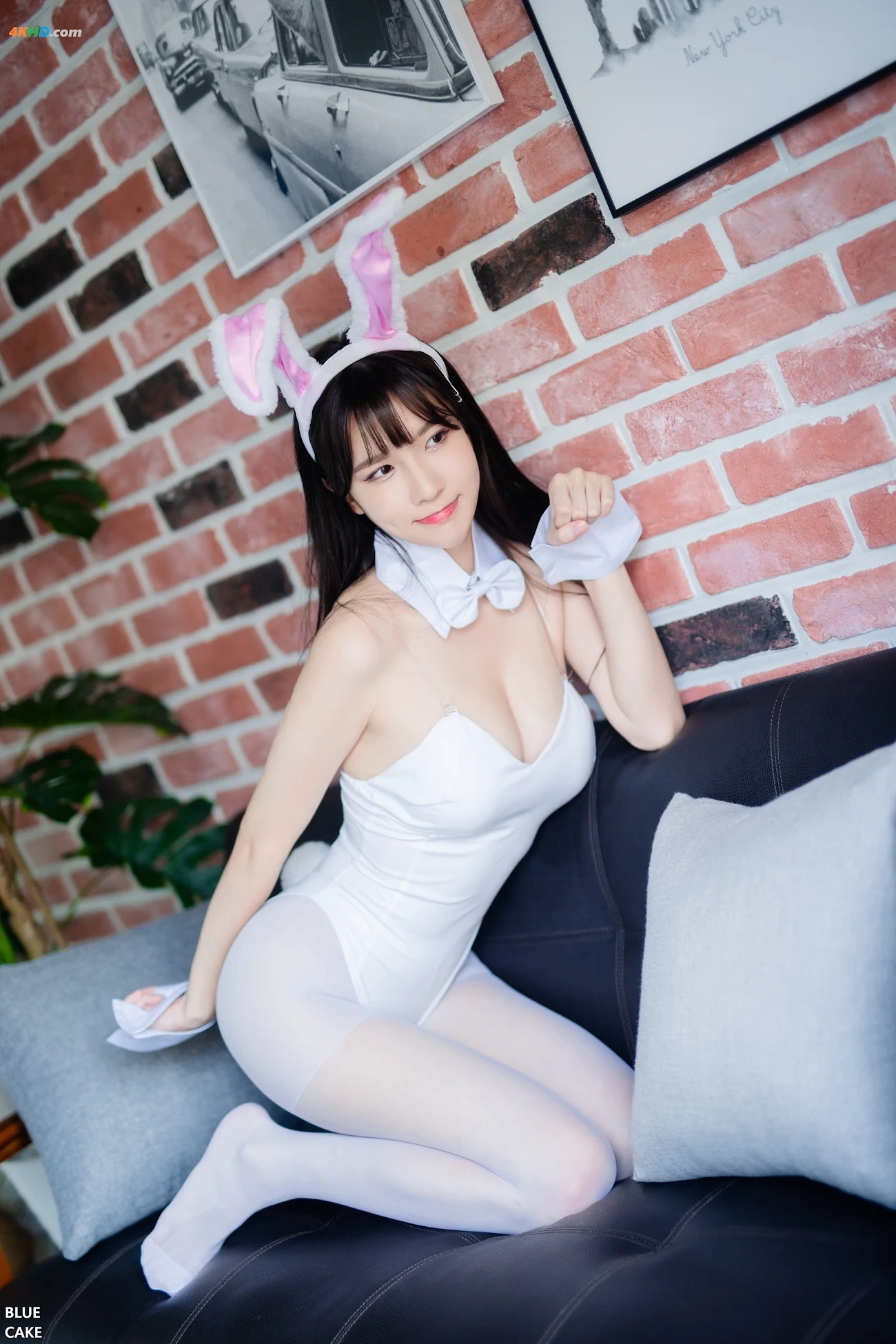 Ahrin - White & Black Bunny — photo 10