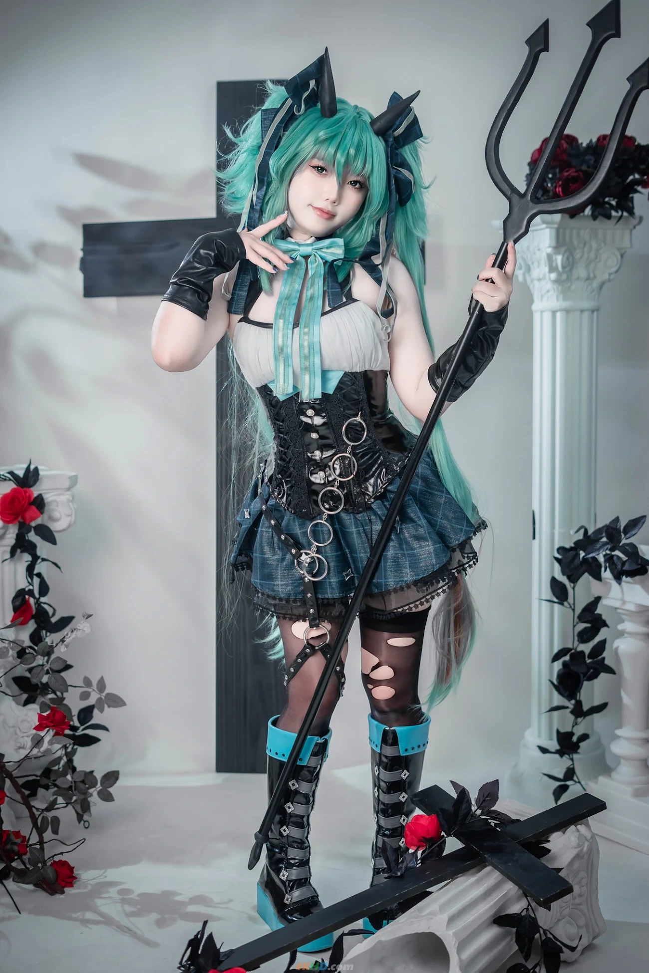 Messie Huang Miku Halloween — photo 1