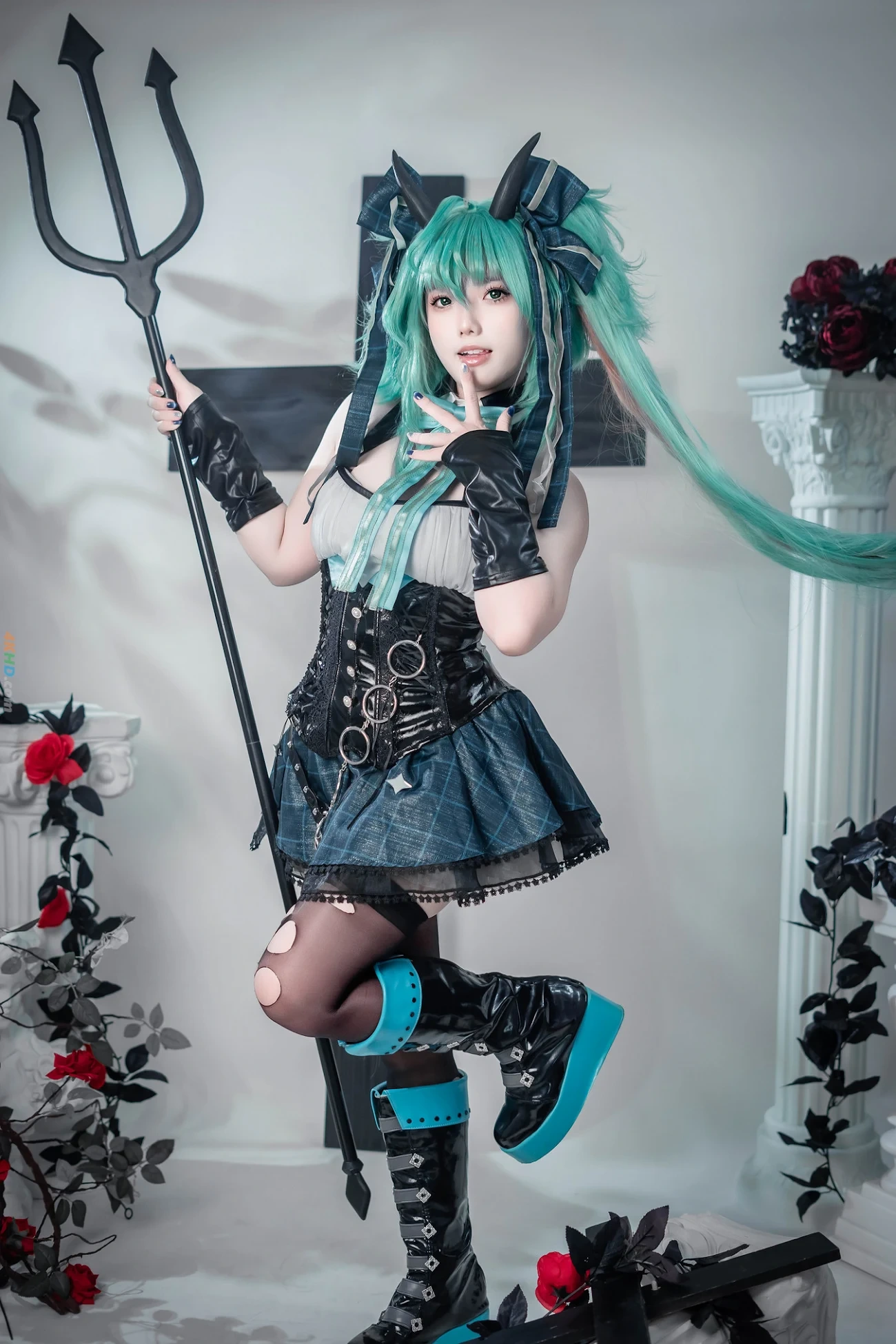 Messie Huang Miku Halloween — photo 3