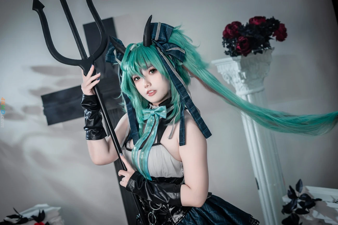 Messie Huang Miku Halloween — photo 6