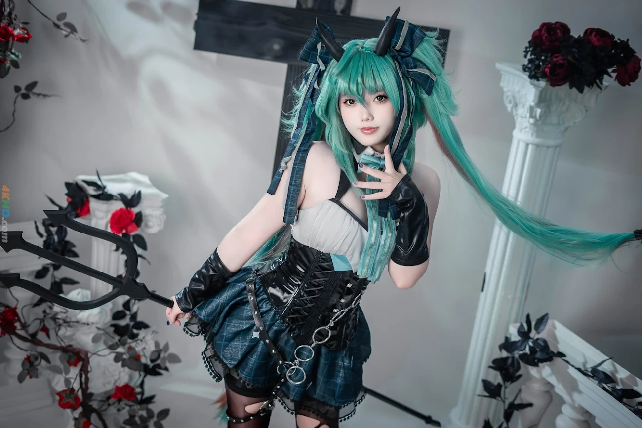 Messie Huang Miku Halloween — photo 7
