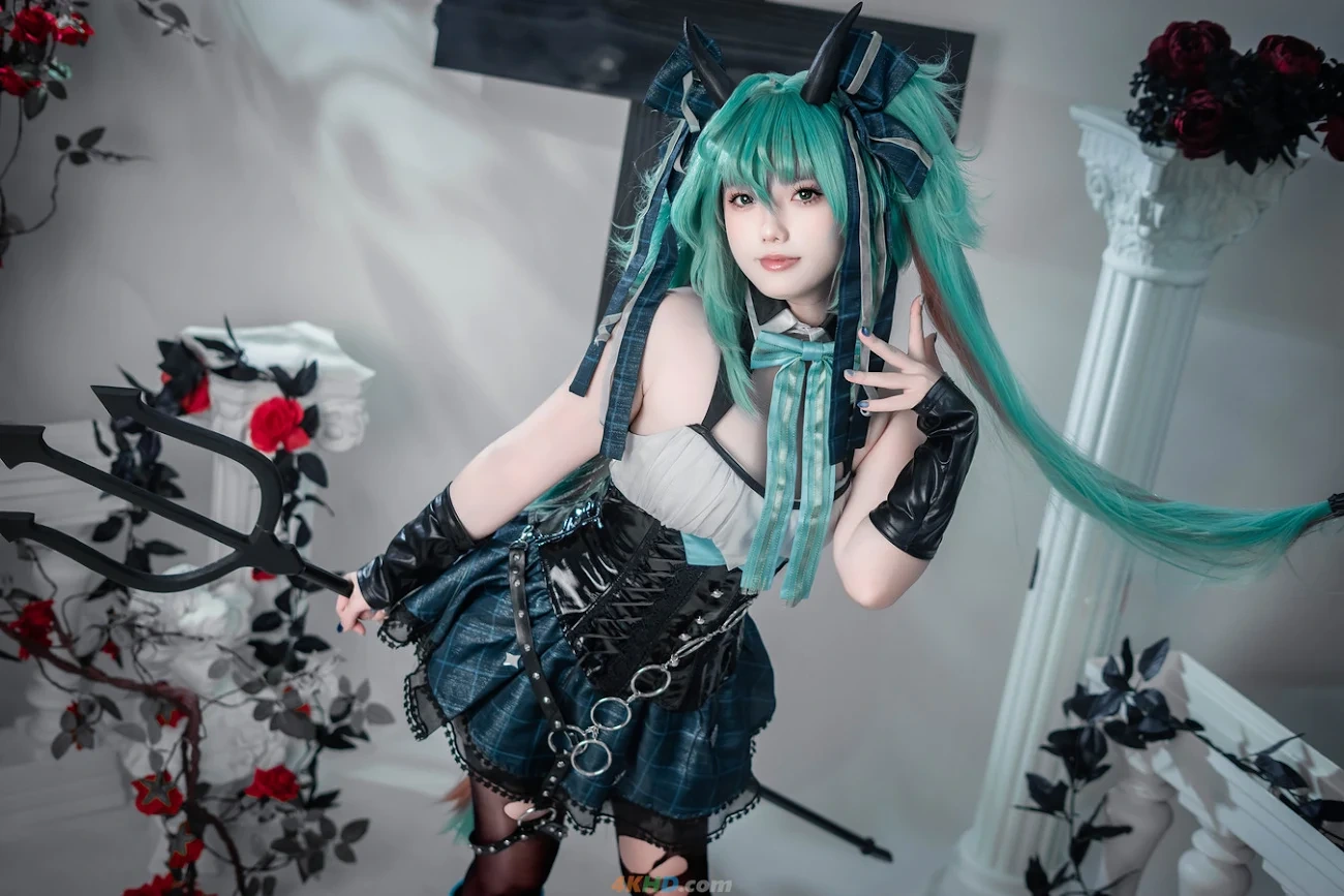 Messie Huang Miku Halloween — photo 8