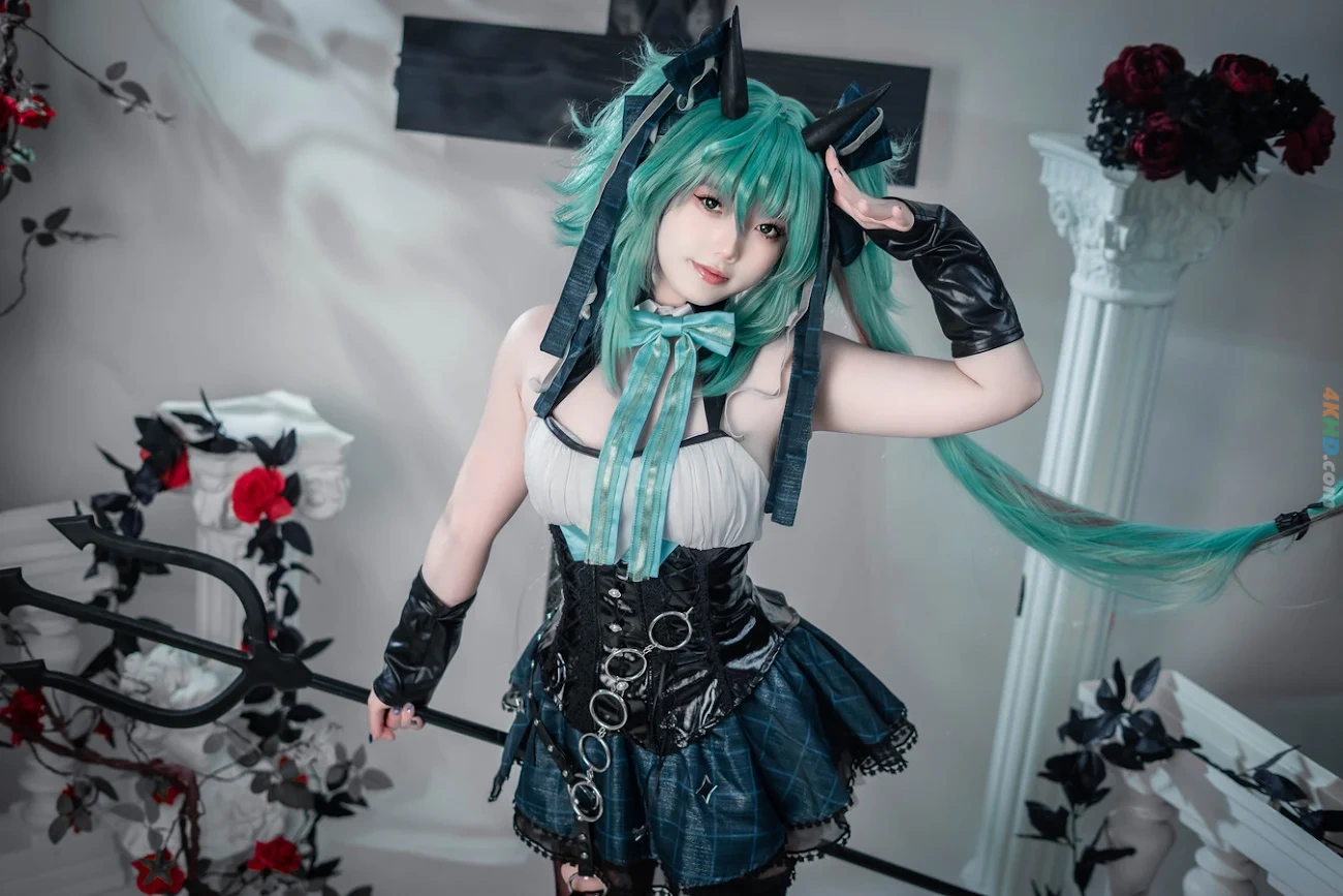 Messie Huang Miku Halloween — photo 9