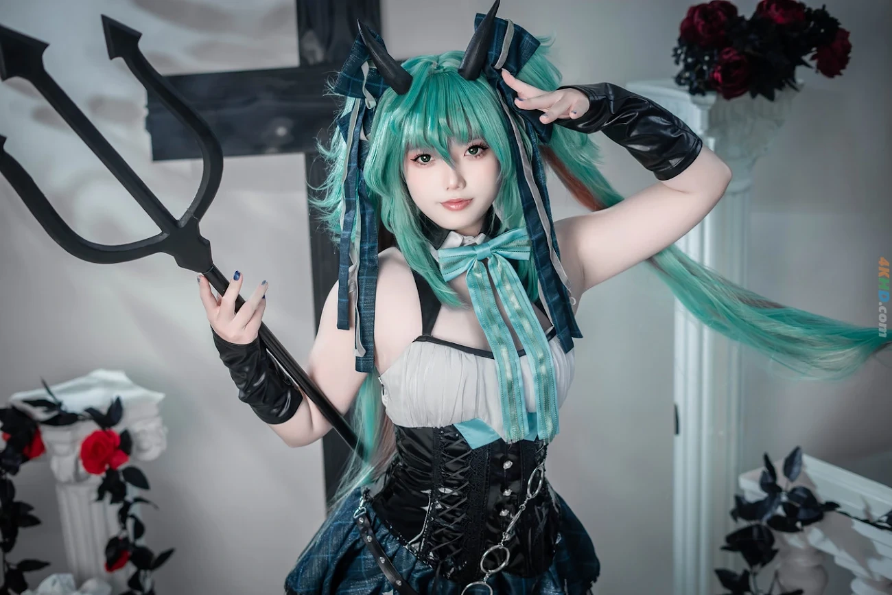 Messie Huang Miku Halloween — photo 10