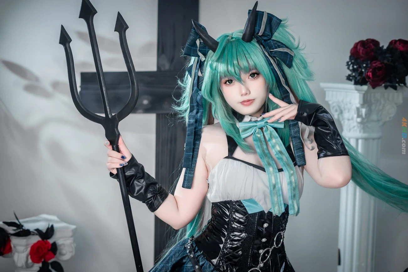 Messie Huang Miku Halloween — photo 12