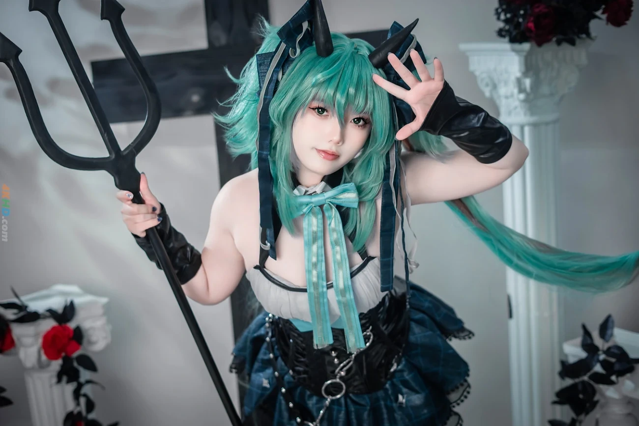 Messie Huang Miku Halloween — photo 13