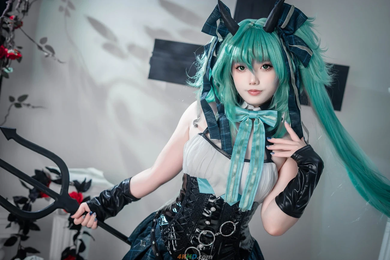 Messie Huang Miku Halloween — photo 14