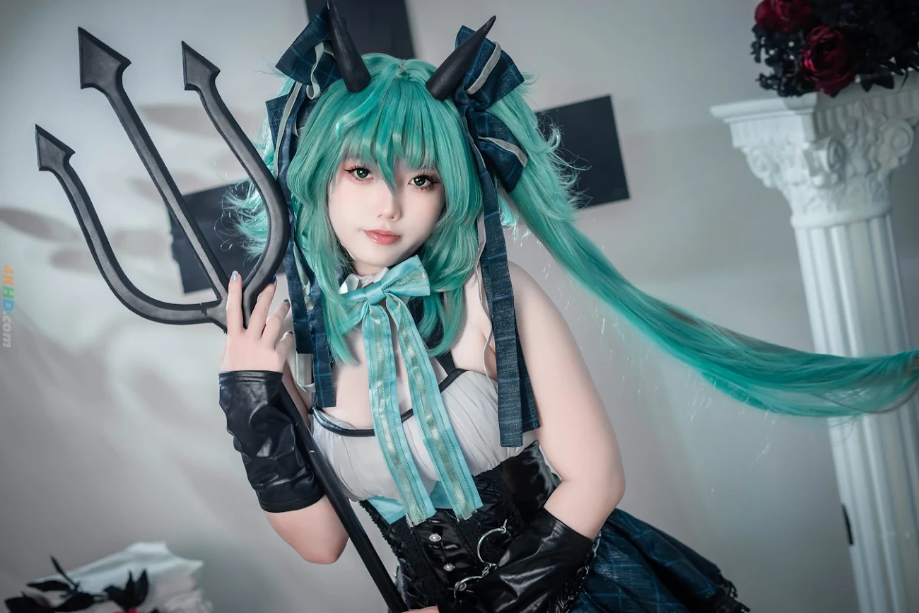 Messie Huang Miku Halloween — photo 15