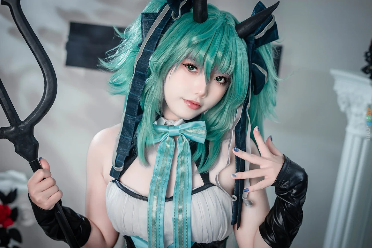 Messie Huang Miku Halloween — photo 17