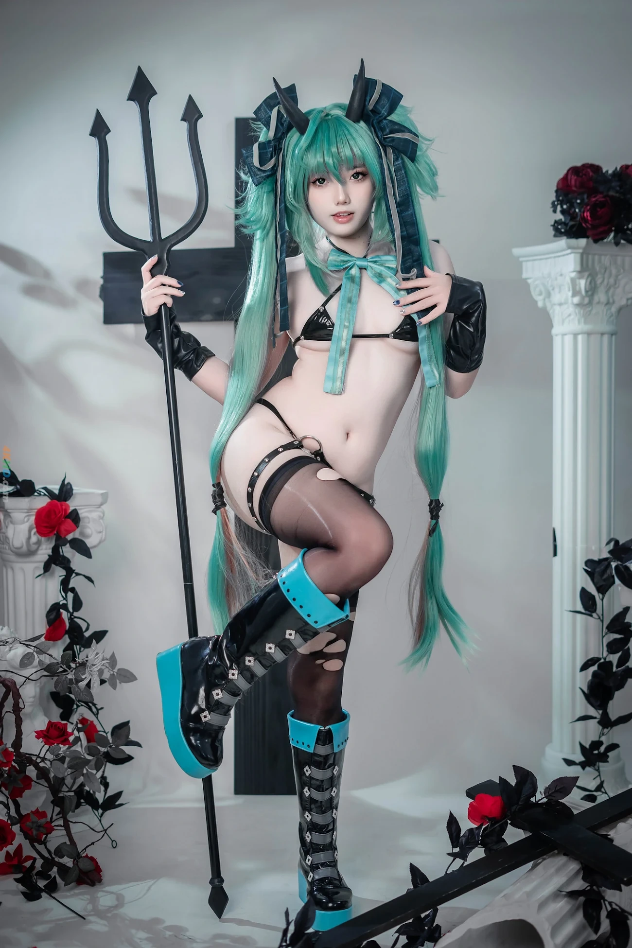 Messie Huang Miku Halloween — photo 31