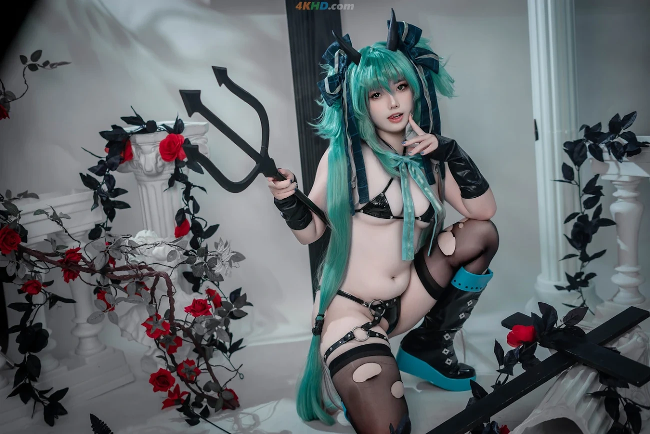 Messie Huang Miku Halloween — photo 34