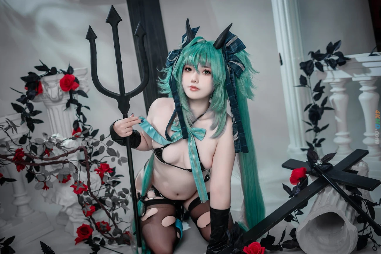 Messie Huang Miku Halloween — photo 55