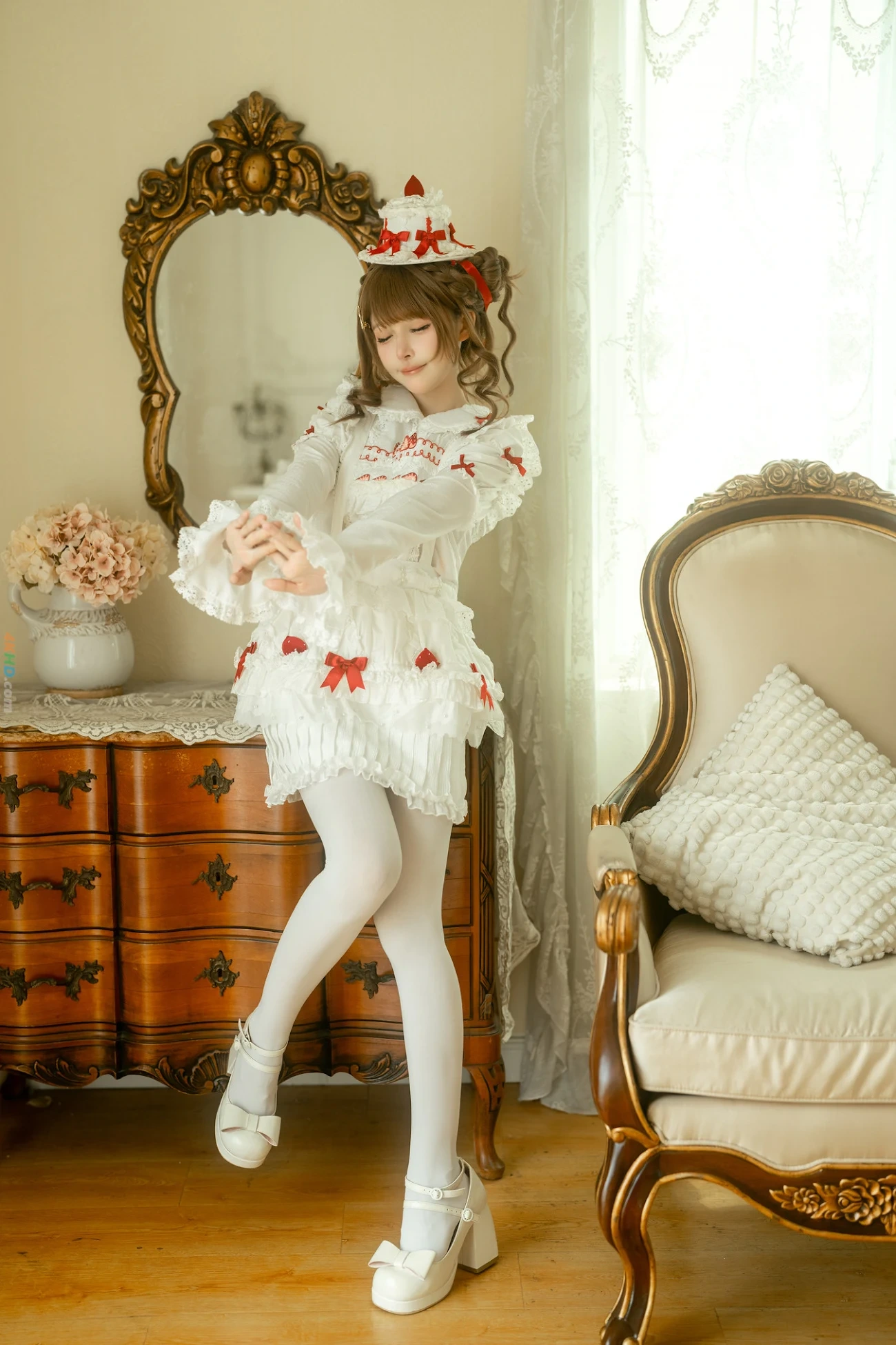 TieShouJiaoShou BaiSeGongZhuXiaoDanGao — photo 2